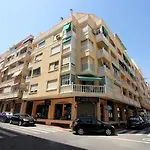 Large Terrace Two Blocks From The شقة تورّيفيِخا