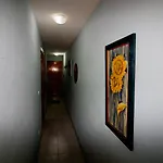 Large Terrace Two Blocks From The شقة تورّيفيِخا