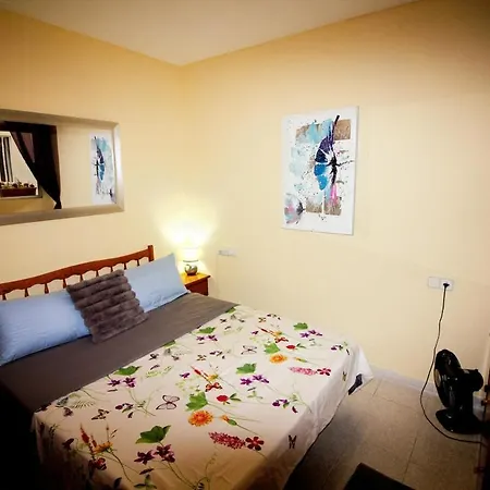 Lägenhet Large Terrace Two Blocks From The